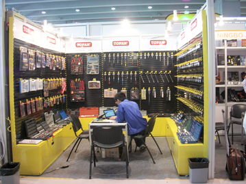 槽板在广州雄鹰展览服务中的应用与价值